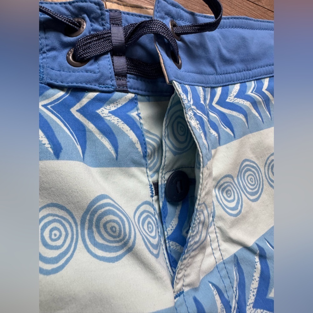 PATAGONIA Men's Scallop Hem Stretch Wavefarer® Boardshorts 18" Sz 38 Blue Swim - Picture 10 of 11